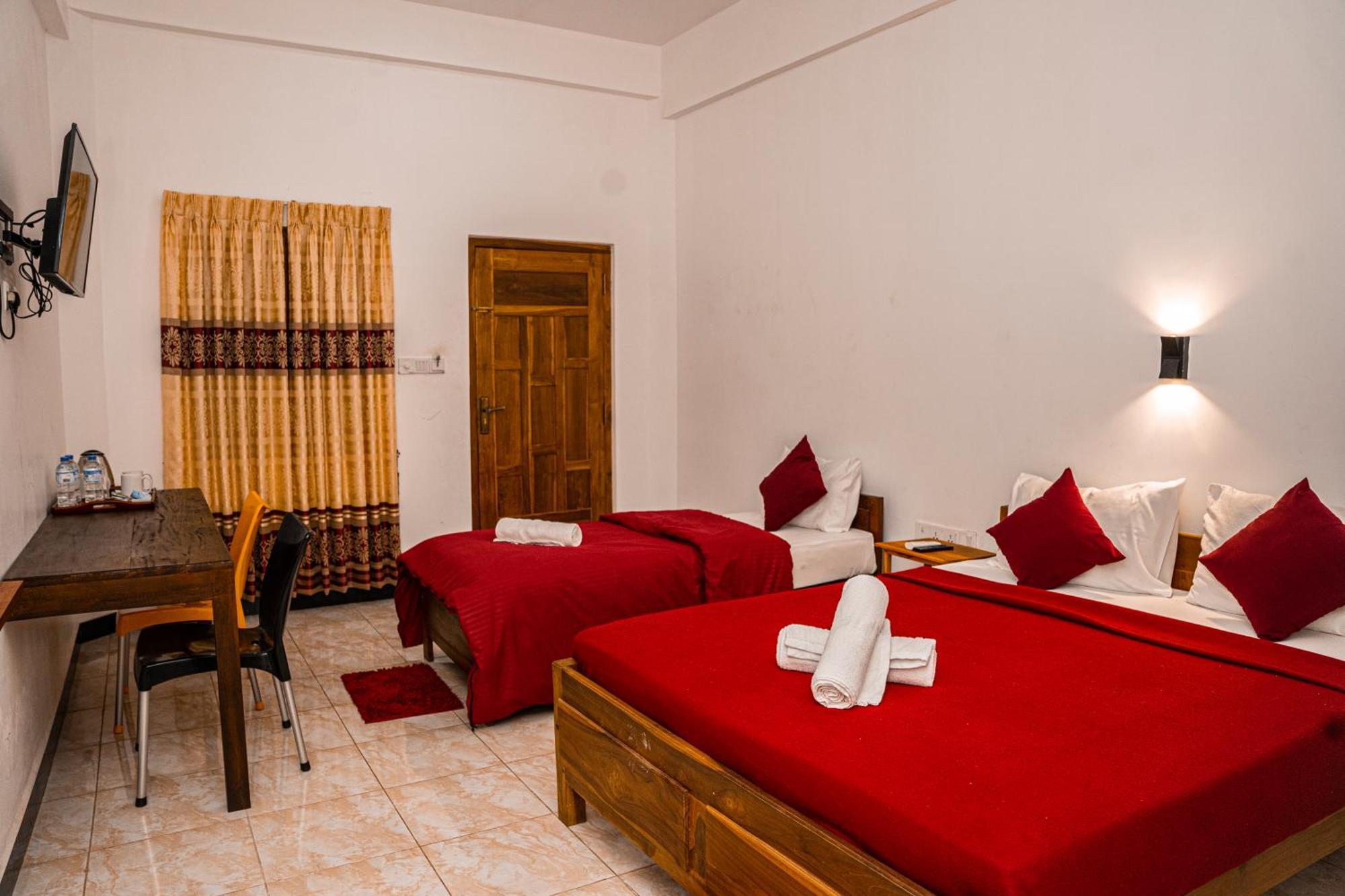 Theevanni Resort Trincomalee Exterior photo